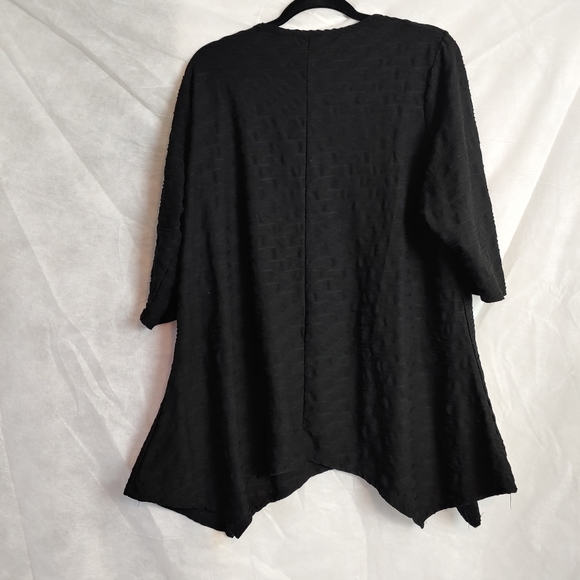 Thomas & Olivia asymetric hem black plus Size Top 1XL - Picture 9 of 10